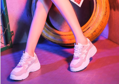 广州潮牌男女鞋子代理,厂家新款运动鞋一手货源，批发零售。