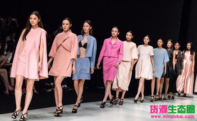 中国高端服装批发市场的知名地——精板服装一应俱全