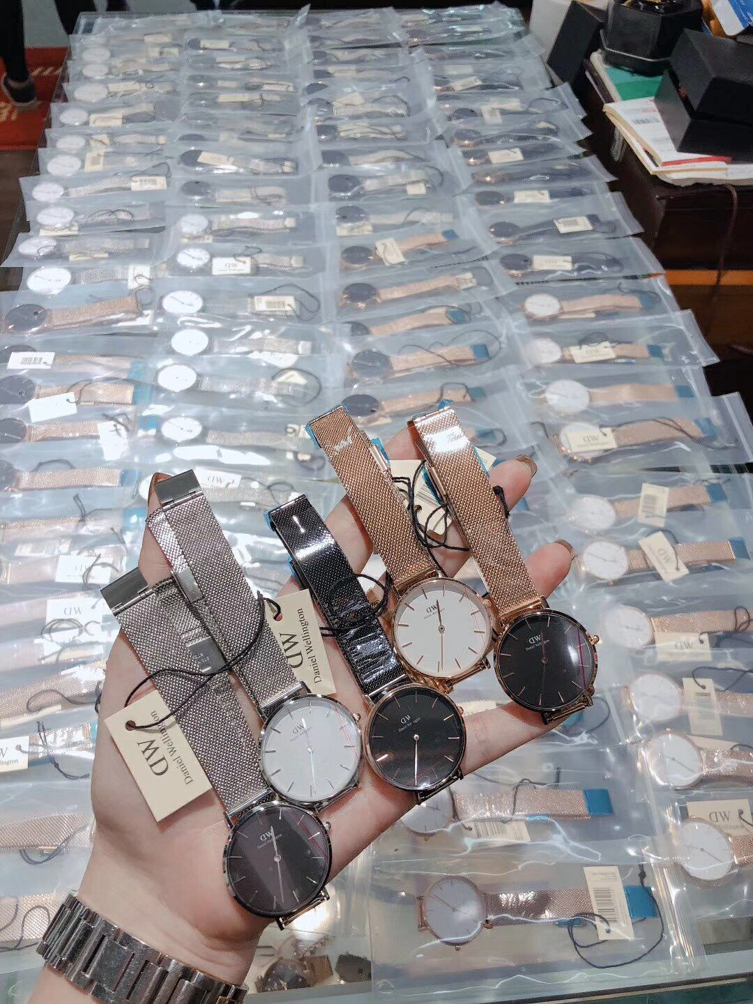 20-100元广州机械石英手表批发货源，免费代理一件代发