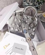 迪奥Dior戴妃包有哪些特点，众多明星选择它！